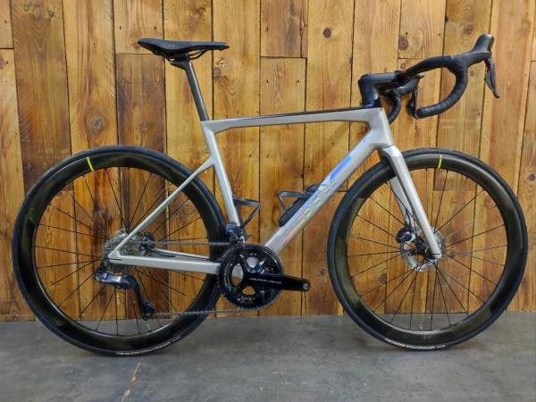 BMC Team Machine SLR01 : 5000€  https://www.troc-velo.com/fr-fr/annonce/bmc-slr01-taille-54-di2-3934643